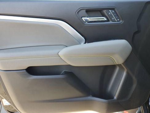Used 2024 Chevrolet Colorado ZR2 w/ ZR2 Convenience Package III AWD/4WD image 24