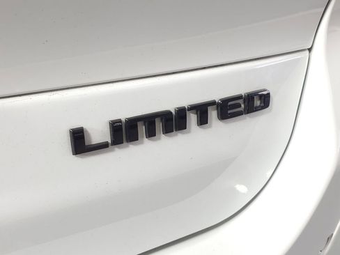 Used 2025 Jeep Grand Cherokee L Limited w/ Luxury Tech Group II image 8