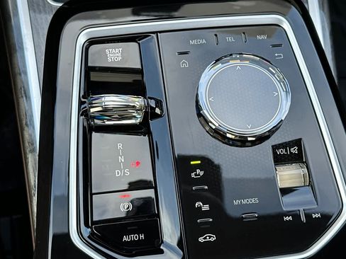 New 2025 BMW 750e xDrive image 25