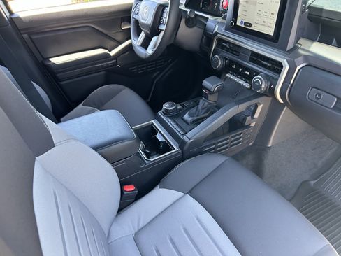 Used 2025 Toyota Tacoma TRD Sport AWD/4WD image 12