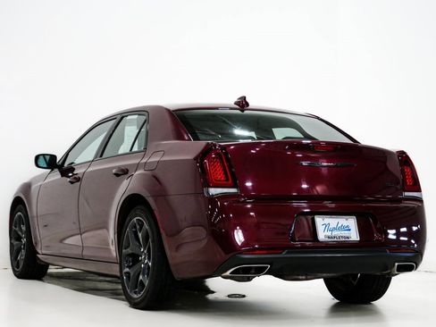 Used 2023 Chrysler 300 S image 9