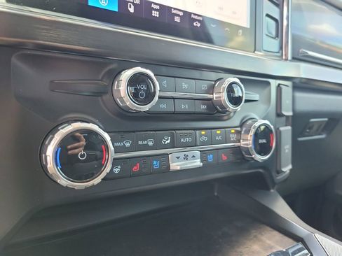 Used 2024 Ford F250 Lariat w/ Lariat Ultimate Package AWD/4WD image 25