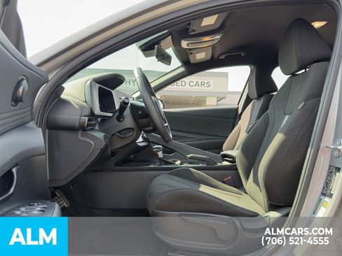 Used 2025 Hyundai Elantra Sport FWD image 6
