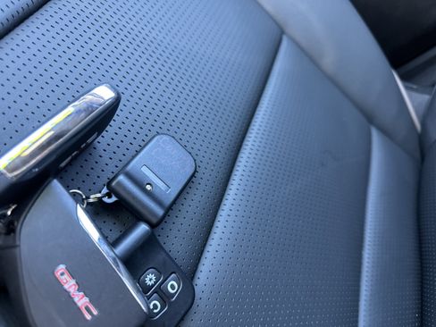 Used 2024 GMC Canyon Denali image 20