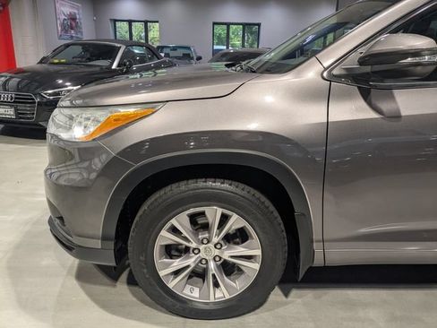 Used 2014 Toyota Highlander XLE AWD/4WD image 4