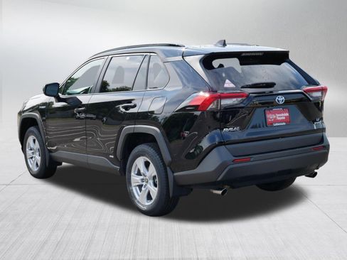 Used 2021 Toyota RAV4 LE w/ Carpet Mat Package (TMS) AWD/4WD image 5