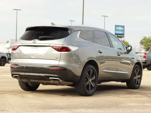 Used 2024 Buick Enclave Essence w/ Sport Touring Edition FWD image 7