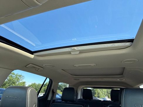 Used 2019 GMC Acadia Denali w/ Technology Package AWD/4WD image 19