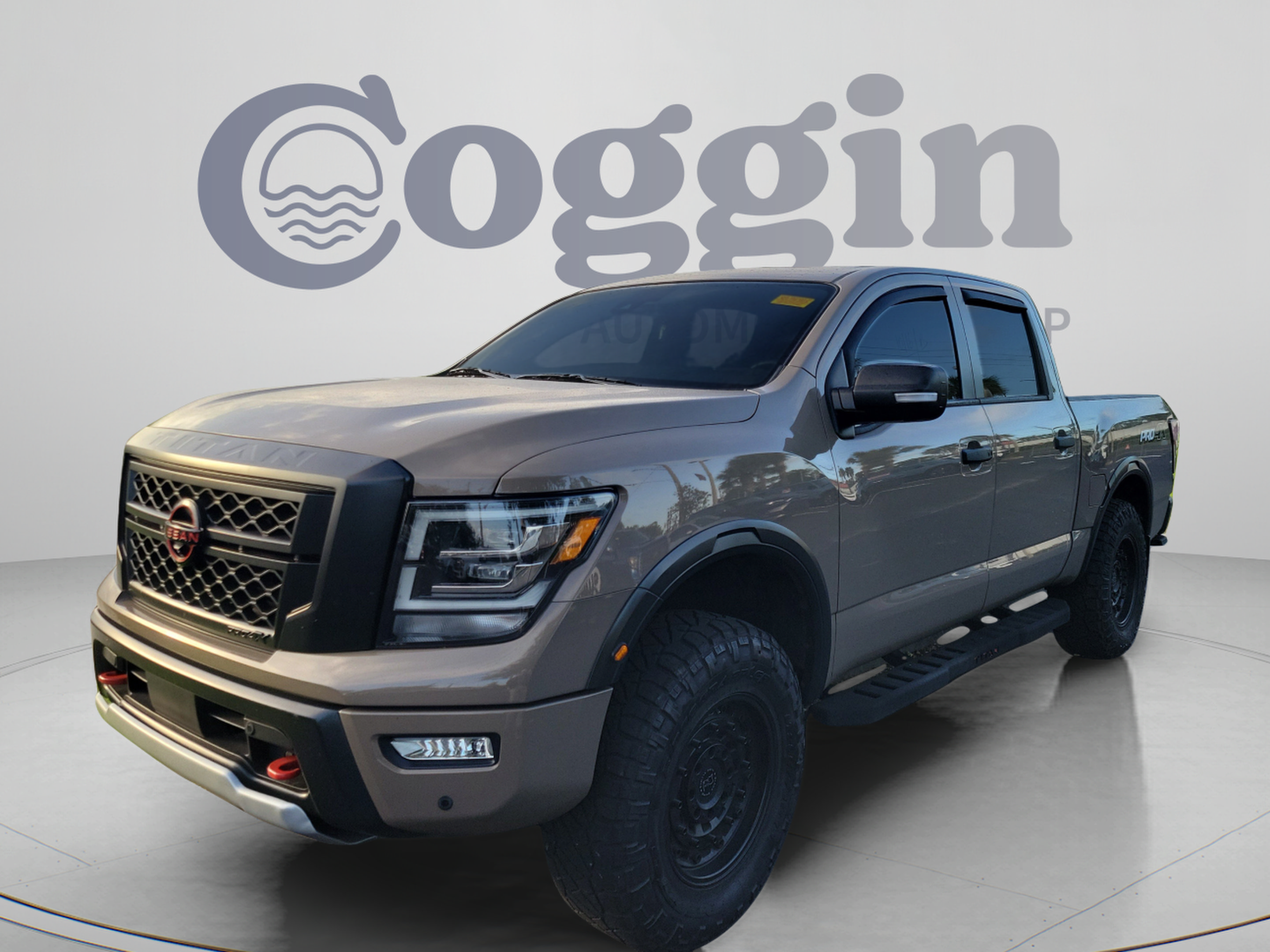 Used 2024 Nissan Titan PRO-4X w/ Pro-4x Convenience Package AWD/4WD image 1