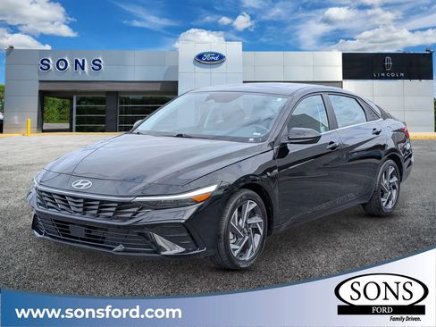 Used 2025 Hyundai Elantra SEL image 1