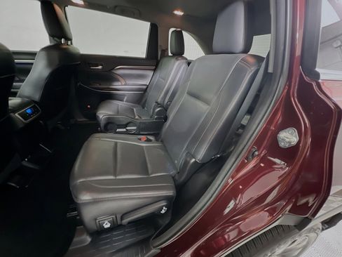 Used 2016 Toyota Highlander Limited FWD image 29