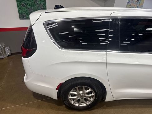 Used 2023 Chrysler Pacifica Touring-L FWD image 64