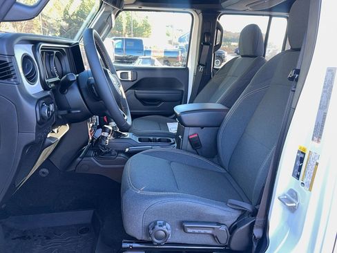 Used 2024 Jeep Wrangler Willys image 13