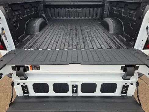 New 2026 GMC Sierra 2500 SLT AWD/4WD image 23