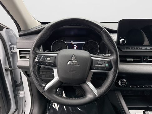 Used 2024 Mitsubishi Outlander SE AWD/4WD image 14