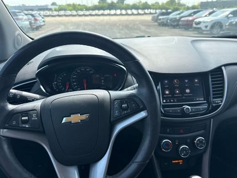 Used 2020 Chevrolet Trax LT w/ LT Convenience Package FWD image 19