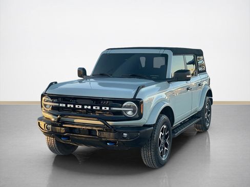 Used 2023 Ford Bronco Outer Banks image 3