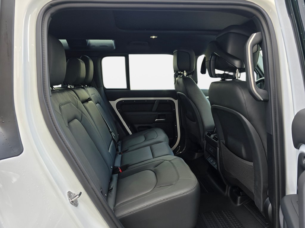 New 2026 Land Rover Defender 110 X-Dynamic SE AWD/4WD image 11