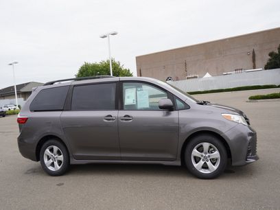 Used 2020 Toyota Sienna LE w/ Carpet Mat Package
