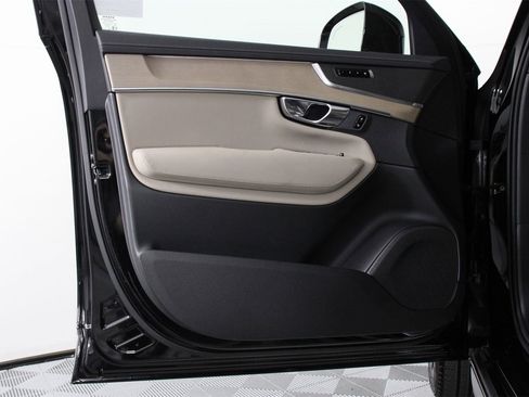 Certified 2025 Volvo XC90 B5 Core w/ Protection Package Premier image 17