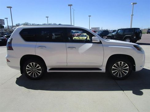 Used 2021 Lexus GX 460 Luxury w/ Off Road Package image 6