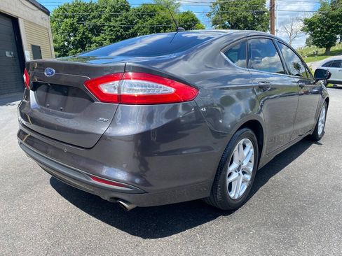 Used 2015 Ford Fusion SE FWD image 3