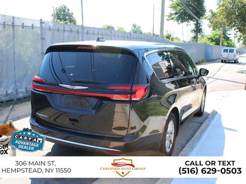 Used 2025 Chrysler Pacifica Select FWD image 5
