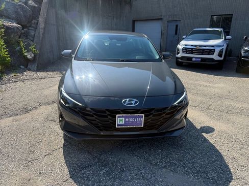Used 2023 Hyundai Elantra SEL w/ Convenience Package FWD image 9