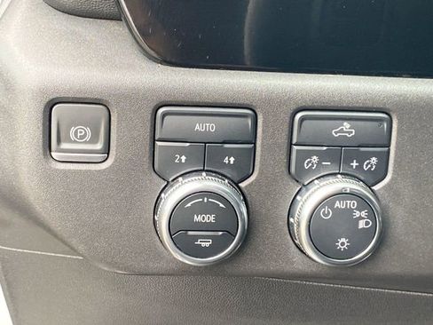 Used 2024 GMC Sierra 1500 SLE image 19