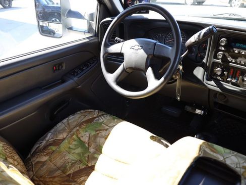 Used 2007 Chevrolet Silverado 2500 W/T w/ Heavy-Duty Power Package AWD/4WD image 19