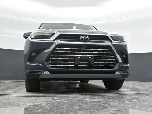 Used 2025 Toyota Grand Highlander AWD image 37