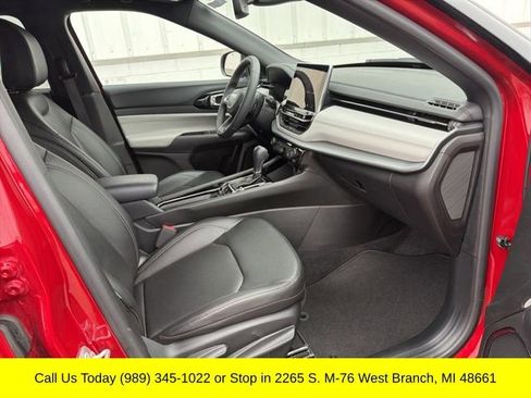 Used 2025 Jeep Compass Limited image 36