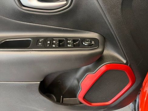 Used 2018 Jeep Renegade Trailhawk image 51