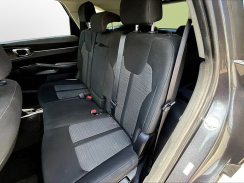Used 2022 Kia Sorento LX image 17
