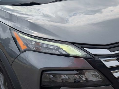Used 2024 Nissan Rogue S AWD/4WD image 3