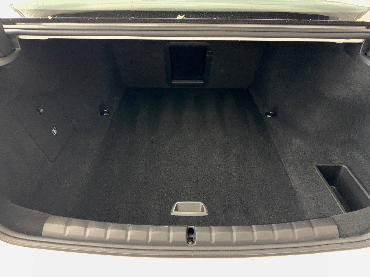 Certified 2024 BMW i7 eDrive50 w/ M Sport Package RWD image 28