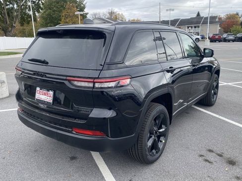 New 2025 Jeep Grand Cherokee Limited w/ Luxury Tech Group II image 8