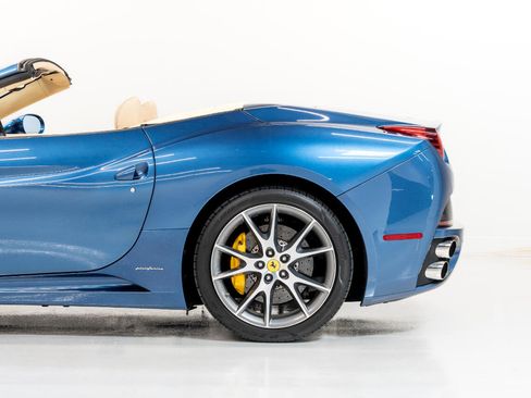Used 2010 Ferrari California image 13