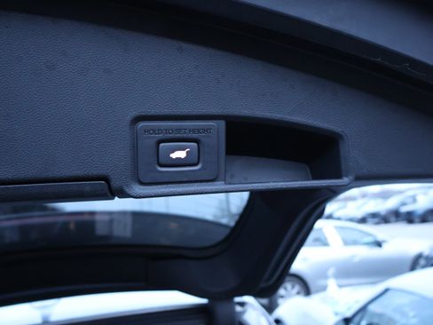 Used 2023 Acura RDX SH-AWD image 7