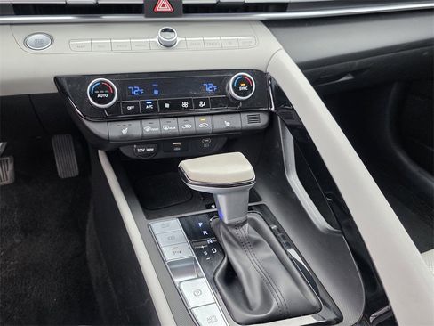 Used 2024 Hyundai Elantra Limited image 20