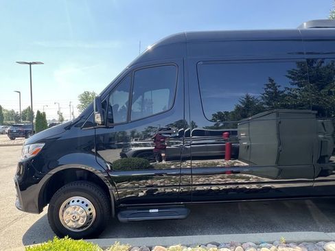 Used 2021 Mercedes-Benz Sprinter 3500 w/ Comfort Plus Package image 9