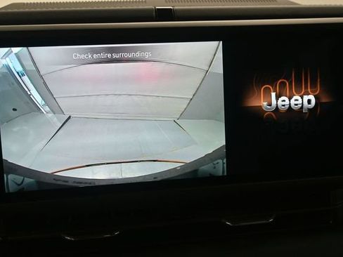 Used 2025 Jeep Wrangler Unlimited Sahara AWD/4WD image 15
