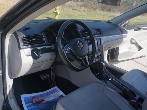 Used 2018 Volkswagen Passat 2.0T R-Line image 13