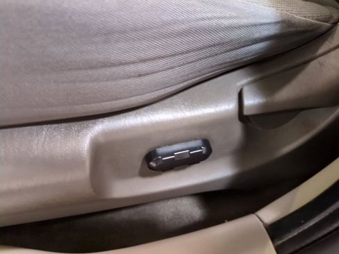 Used 2009 Ford Escape XLT image 17