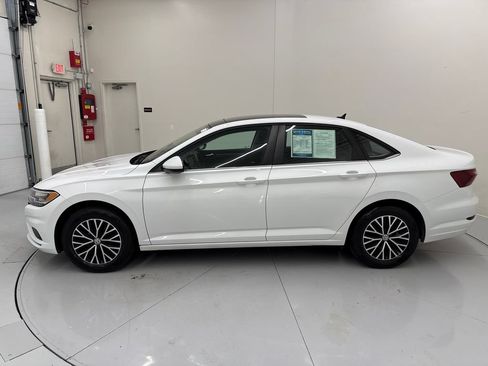 Used 2021 Volkswagen Jetta SE w/ SE Cold Weather Package FWD image 3