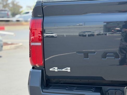 Certified 2025 Toyota Tacoma SR5 AWD/4WD image 14