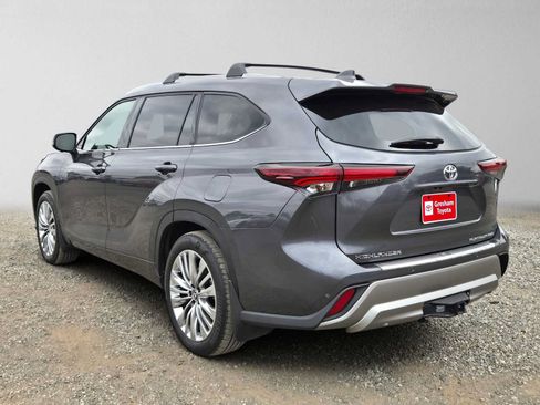 Certified 2025 Toyota Highlander Platinum AWD/4WD image 6