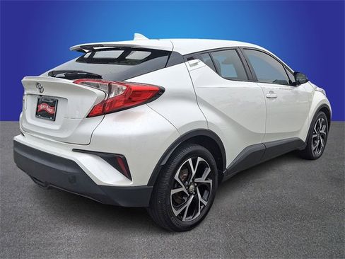 Used 2018 Toyota C-HR XLE image 4