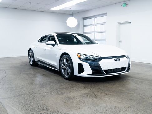 Used 2024 Audi e-tron GT Premium Plus image 26