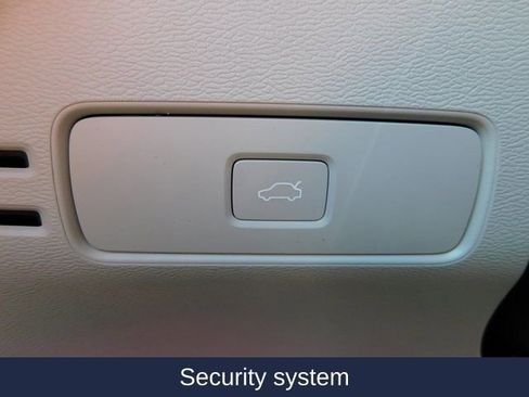 New 2025 Volvo XC40 B5 Ultra w/ Protection Package image 23